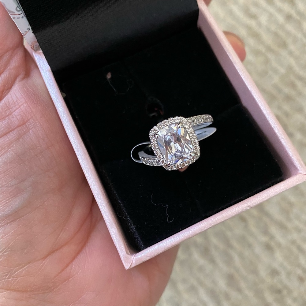 PEERMONT JEWELRY RHINESTONE GORGEOUS engagement RING NEW SIZE 8